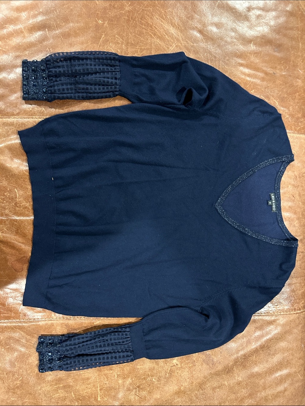 Leo & Ugo women’s Navy V-Neck Sweater with Textured Cuff